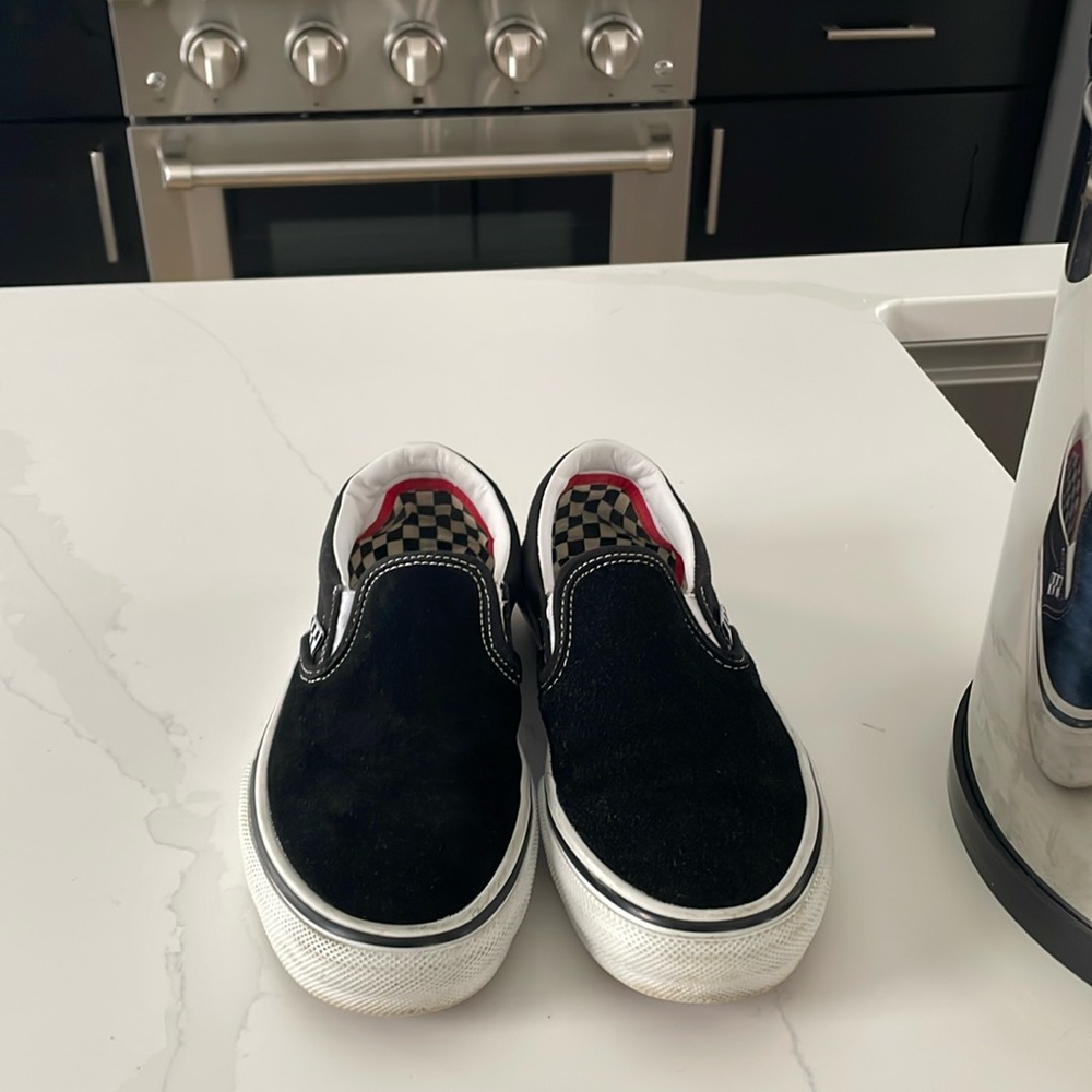 Vans.size 5.5 men’s.No insoles.Color black.Only worn once.